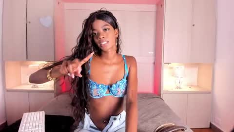 stefannyevans_ online show from April 30, 2026, 1:28 pm