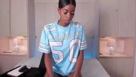 stefannyevans_ online show from June 16, 2026, 2:09 pm