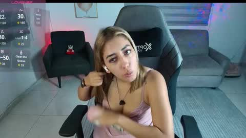 Snapshot of stefany_07 chatting on February 9, 2026, 3:43 am Mari online show from February 9, 2026, 3:43 am