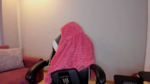 Stefany Bratz online show from February 5, 2026, 2:27 am