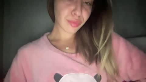 stefy_glow online show from November 4, 2025, 9:25 pm