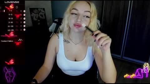 Stella  Cox online show from September 18, 2025, 5:31 am