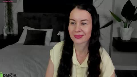 Snapshot of stella_leonn chatting on October 13, 2025, 1:05 am stella online show from October 13, 2025, 1:05 am