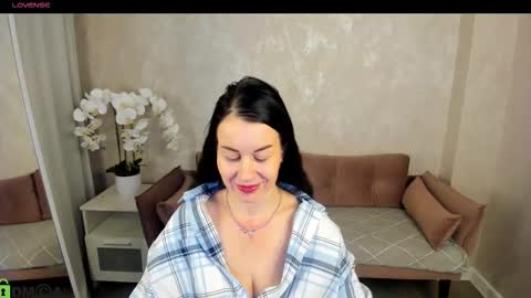 Snapshot of stella_leonn chatting on October 14, 2025, 1:06 am stella online show from October 14, 2025, 1:06 am