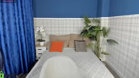 Snapshot of stella_leonn chatting on October 17, 2025, 1:20 am stella online show from October 17, 2025, 1:20 am