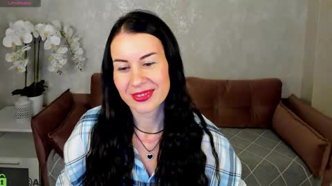 Snapshot of stella_leonn chatting on November 4, 2025, 1:05 am stella online show from November 4, 2025, 1:05 am