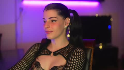 Snapshot of stella_shock chatting on December 3, 2024, 4:03 am Stella online show from December 3, 2024, 4:03 am