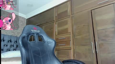 Estella online show from December 14, 2024, 8:51 pm