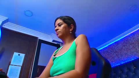 Estella online show from September 27, 2025, 9:42 pm