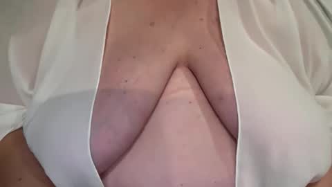 Snapshot of stellaaltamarea chatting on October 16, 2025, 12:33 am stellaaltamarea online show from October 16, 2025, 12:33 am