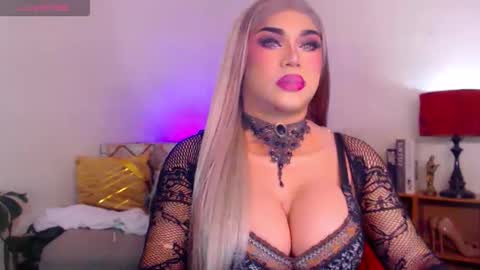 CALL ME STELLA online show from November 11, 2025, 2:44 am