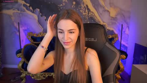 stellahoneywell online show from October 28, 2025, 1:58 pm