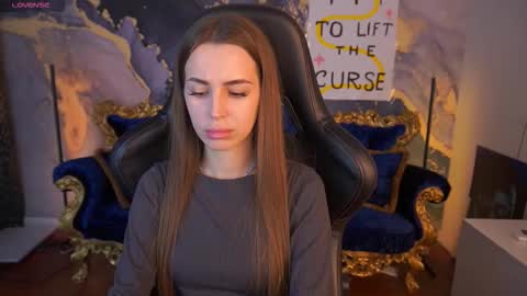 stellahoneywell online show from November 2, 2025, 1:35 pm