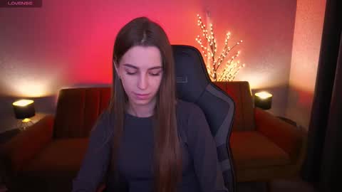 stellahoneywell online show from November 30, 2025, 7:01 am