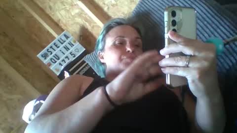 Stella online show from December 17, 2025, 6:36 pm