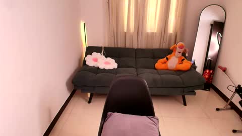 sara  instagram sariishalove online show from February 12, 2026, 5:19 pm