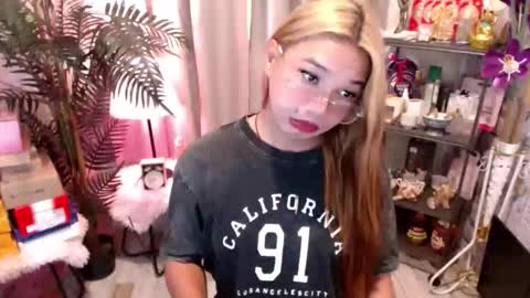 Snapshot of stellaxtemptationx chatting on April 17, 2026, 12:46 am Stella sweet online show from April 17, 2026, 12:46 am