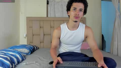 Snapshot of stepcouple__ chatting on September 28, 2025, 10:15 pm Stepcouple   online show from September 28, 2025, 10:15 pm