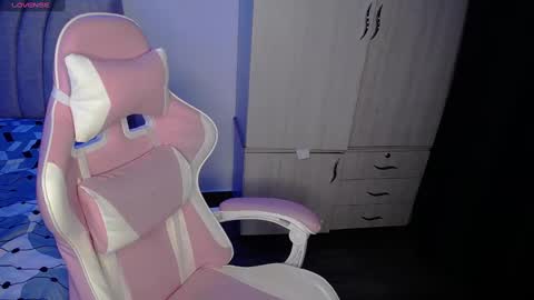 Snapshot of stepha_sweet chatting on December 28, 2024, 1:50 am Emma online show from December 28, 2024, 1:50 am