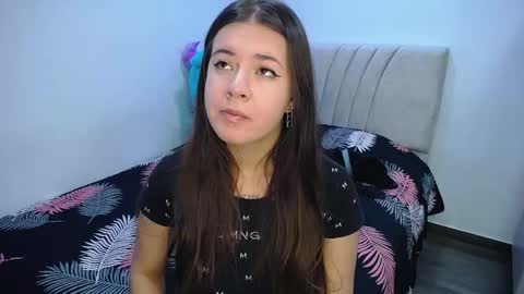 Snapshot of stepha_sweet chatting on December 30, 2024, 1:37 am Emma online show from December 30, 2024, 1:37 am