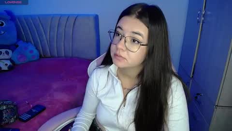 Snapshot of stepha_sweet chatting on January 4, 2025, 1:21 am Emma online show from January 4, 2025, 1:21 am