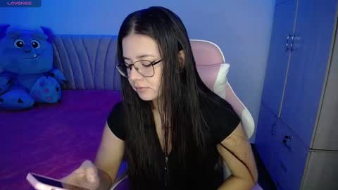 Snapshot of stepha_sweet chatting on January 5, 2025, 8:00 pm Emma online show from January 5, 2025, 8:00 pm