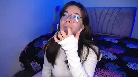 Snapshot of stepha_sweet chatting on February 4, 2025, 4:05 am Emma online show from February 4, 2025, 4:05 am