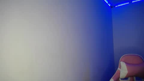 Snapshot of stepha_sweet chatting on February 9, 2025, 9:39 pm Emma online show from February 9, 2025, 9:39 pm