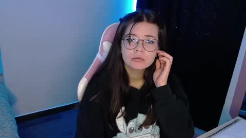 Snapshot of stepha_sweet chatting on March 5, 2025, 7:27 pm Emma online show from March 5, 2025, 7:27 pm