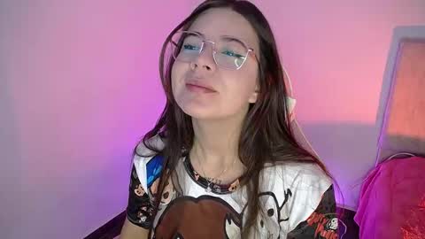 Snapshot of stepha_sweet chatting on September 17, 2025, 11:39 pm Emma online show from September 17, 2025, 11:39 pm