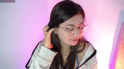 Snapshot of stepha_sweet chatting on September 26, 2025, 7:01 am Emma online show from September 26, 2025, 7:01 am