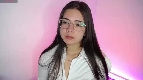 Snapshot of stepha_sweet chatting on October 3, 2025, 5:21 pm Emma online show from October 3, 2025, 5:21 pm