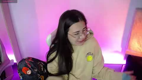 Snapshot of stepha_sweet chatting on October 7, 2025, 1:03 am Emma online show from October 7, 2025, 1:03 am