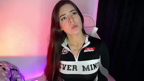 Snapshot of stepha_sweet chatting on November 2, 2025, 8:11 pm Emma online show from November 2, 2025, 8:11 pm