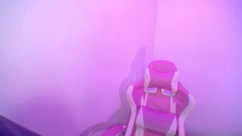 Snapshot of stepha_sweet chatting on November 10, 2025, 3:27 am Emma online show from November 10, 2025, 3:27 am