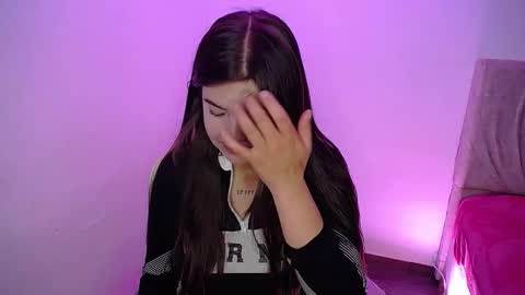 Snapshot of stepha_sweet chatting on November 13, 2025, 7:35 pm Emma online show from November 13, 2025, 7:35 pm