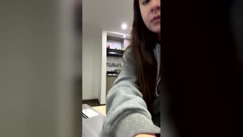 Snapshot of stepha_sweet chatting on December 21, 2025, 4:41 am Emma online show from December 21, 2025, 4:41 am