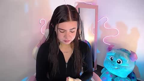 Snapshot of stepha_sweet chatting on January 7, 2026, 11:01 am Emma online show from January 7, 2026, 11:01 am