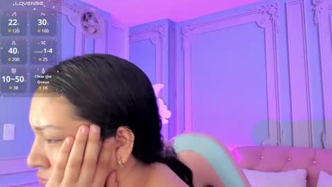 Snapshot of stephania_diamond chatting on January 17, 2025, 2:18 am online show from January 17, 2025, 2:18 am