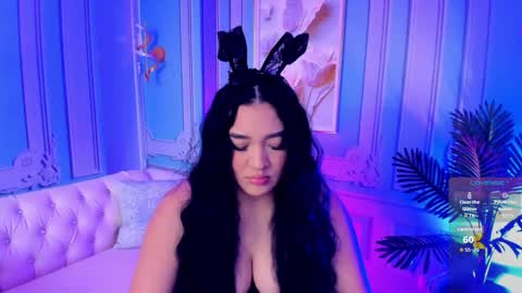 Snapshot of stephania_diamond chatting on October 31, 2025, 7:04 pm online show from October 31, 2025, 7:04 pm