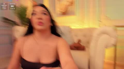 Snapshot of stephania_diamond chatting on November 15, 2025, 3:04 am online show from November 15, 2025, 3:04 am