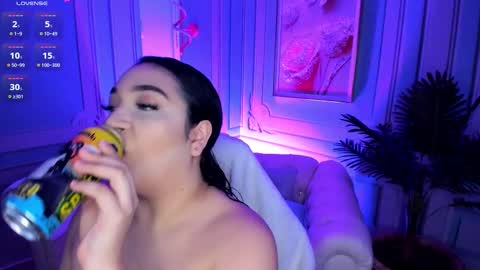 Snapshot of stephania_diamond chatting on December 19, 2025, 2:40 am online show from December 19, 2025, 2:40 am