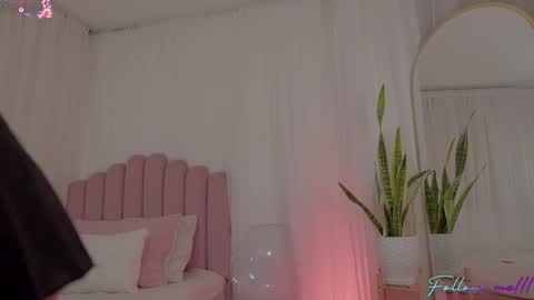 Snapshot of stephania_let chatting on October 12, 2025, 11:42 am stephania_let online show from October 12, 2025, 11:42 am