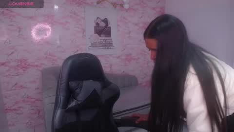 Snapshot of stephania_t chatting on January 8, 2025, 3:19 am Stephania online show from January 8, 2025, 3:19 am