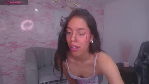 Snapshot of stephania_t chatting on January 8, 2025, 6:20 am Stephania online show from January 8, 2025, 6:20 am