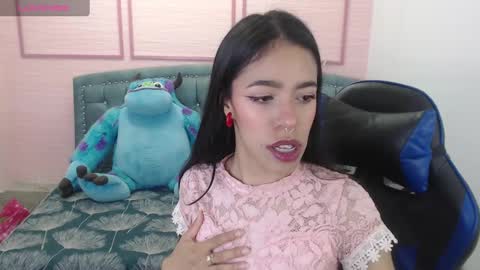 Snapshot of stephania_t chatting on January 27, 2025, 10:27 am Stephania online show from January 27, 2025, 10:27 am