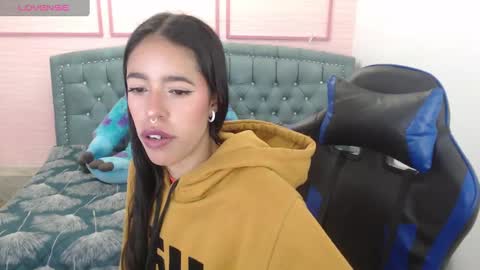 Snapshot of stephania_t chatting on January 29, 2025, 10:27 am Stephania online show from January 29, 2025, 10:27 am