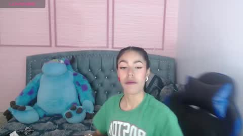 Snapshot of stephania_t chatting on February 1, 2025, 10:37 am Stephania online show from February 1, 2025, 10:37 am
