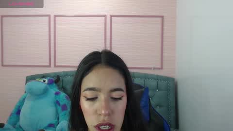 Snapshot of stephania_t chatting on February 4, 2025, 10:32 am Stephania online show from February 4, 2025, 10:32 am