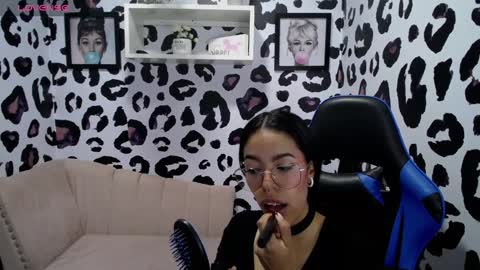 Snapshot of stephania_t chatting on February 6, 2025, 11:54 am Stephania online show from February 6, 2025, 11:54 am